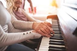 Démence : la musicothérapie améliore les symptômes dépressifs des malades