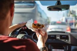 Départ en vacances : trop manger avant de prendre le volant augmente le risque d’accident