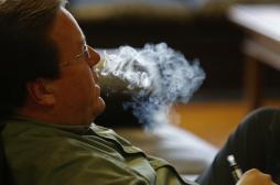 E-cigarette : 120 médecins contre son interdiction dans les lieux publics
