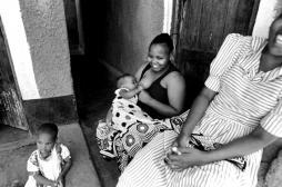 Sida : traiter les bébés pendant l'allaitement les protège du VIH