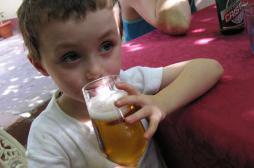 Alcool : les enfants de trois ans, déjà fins connaisseurs