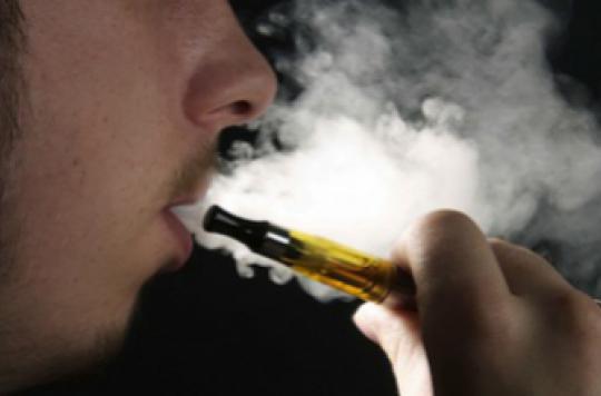 La e-cigarette séduit les étudiants non-fumeurs