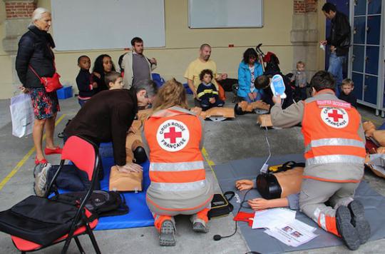 Premiers secours : la Croix Rouge part à la rencontre des vacanciers