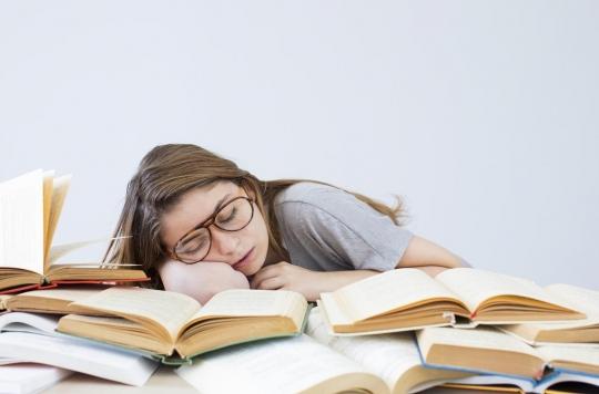 Sommeil : pour réussir ses études, mieux vaut se coucher tôt et bien dormir
