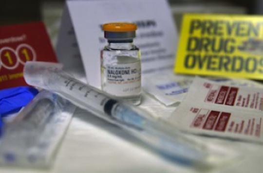 Overdoses aux opioïdes : un antidote en spray autorisé en France 