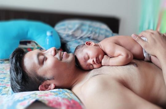 Césarienne: le peau à peau avec le père a un effet bénéfique pour le nourrisson