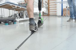 Amputation : une prothèse capable de rendre les sensations perdues de la marche 