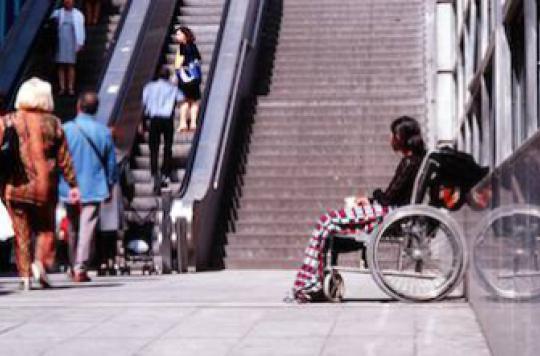 Accessibilité aux handicapés : les associations en colère