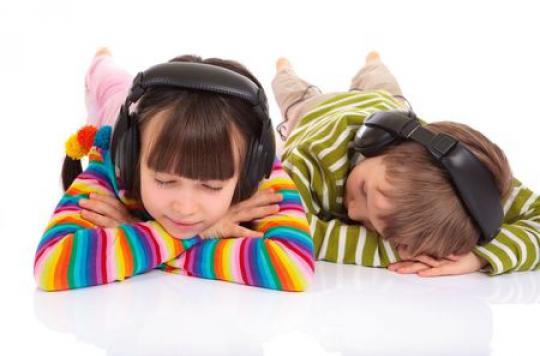 Sommeil : 40 % des ados s'endorment avec un casque sur les oreilles
