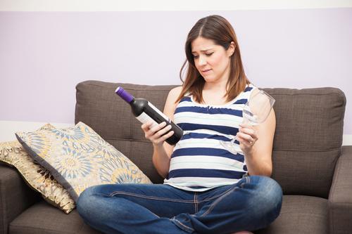 Grossesse : un test sanguin pour repérer les effets de l'alcool sur le foetus