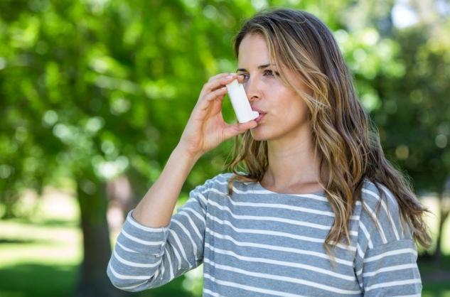 Asthme : traiter la crise et prévenir l'aggravation de l'inflammation