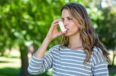 Asthme : traiter la crise et prévenir l'aggravation de l'inflammation